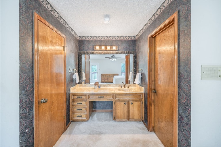 Photo 16 of 37 - 1501 Wilson Heights Dr, Austin, TX 78746