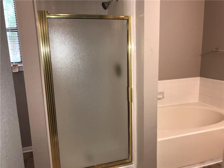 Photo 17 of 30 - 516 Tealridge Ln, Desoto, TX 75115