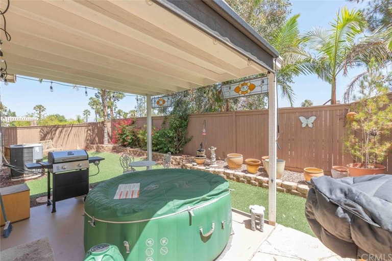Photo 24 of 38 - 1335 Longwood Pines Ln, Corona, CA 92881