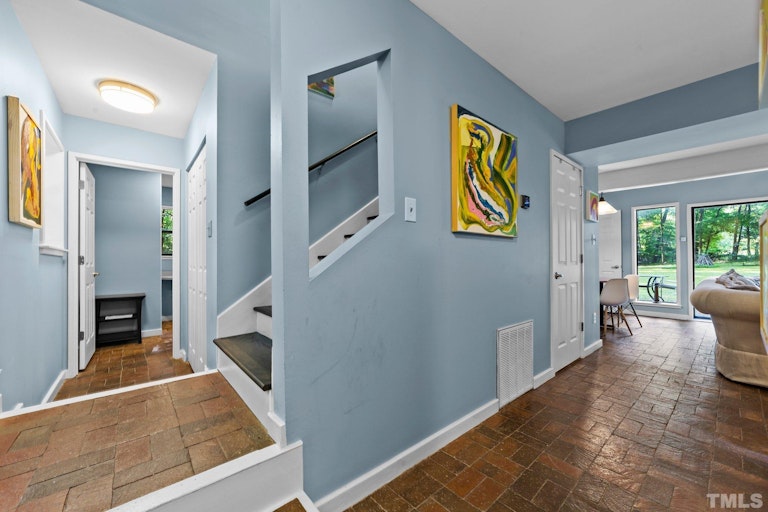 Photo 17 of 36 - 317 Stony Hill Rd, Chapel Hill, NC 27516