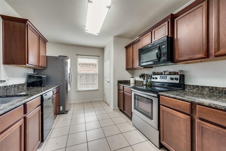 Photo 11 of 28 - 3300 Overstreet Ln, Royse City, TX 75189