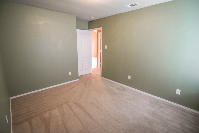 Photo 21 of 37 - 1701 Grassy View Dr, Fort Worth, TX 76131