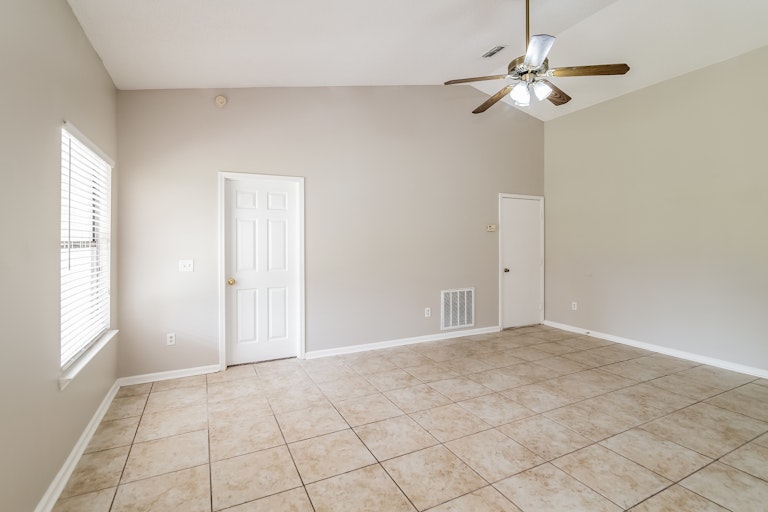 Photo 17 of 25 - 8529 Catsby Ct, Jacksonville, FL 32244