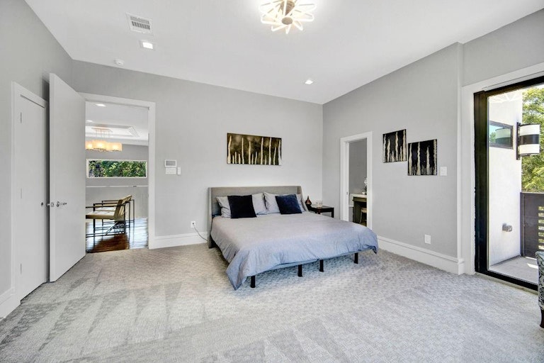 Photo 26 of 31 - 4806 Lynnacre Dr, Dallas, TX 75211