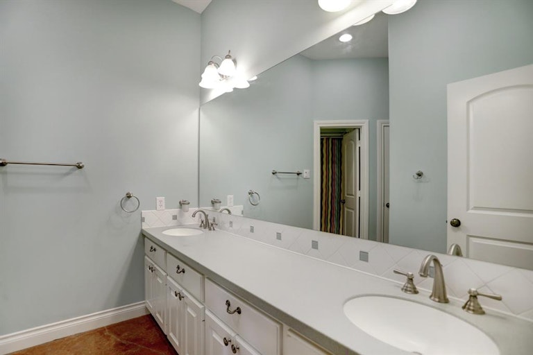 Photo 22 of 34 - 7811 Bent Green Ln, Spring, TX 77389