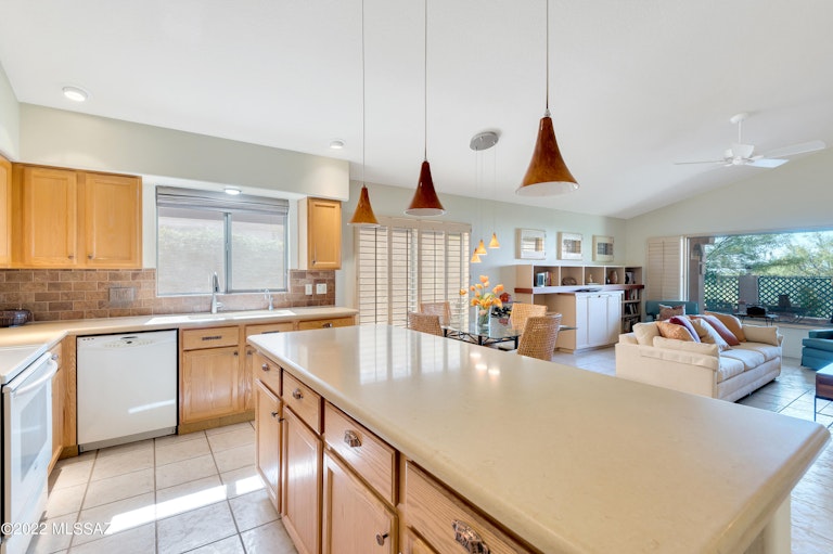 Photo 9 of 41 - 1527 W Sand Pebble Dr, Tucson, AZ 85737