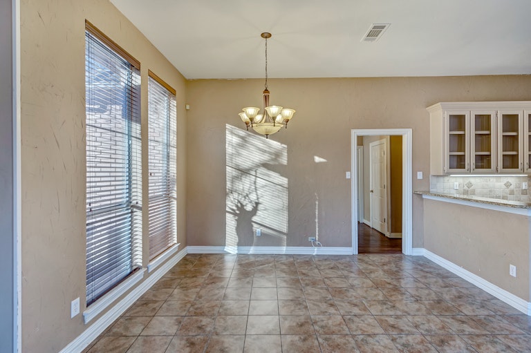 Photo 6 of 24 - 2809 Kingswood Dr, Grapevine, TX 76051