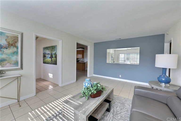 Photo 5 of 46 - 738 S Hollenbeck St, West Covina, CA 91791