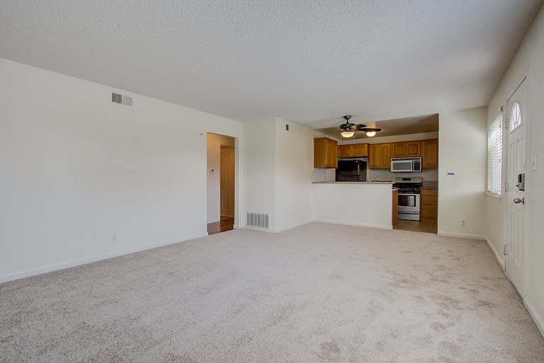 Photo 13 of 22 - 4525 Palm Ave #1, Sacramento, CA 95842