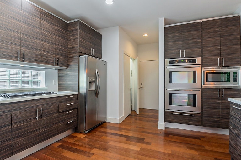 Photo 8 of 28 - 7050 Gaston Ave, Dallas, TX 75214