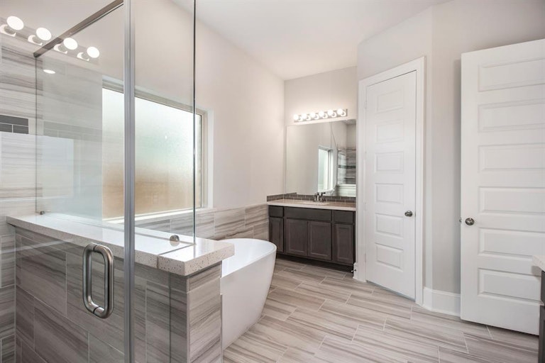 Photo 14 of 27 - 6034 Lake Bridge Ln, Manvel, TX 77578