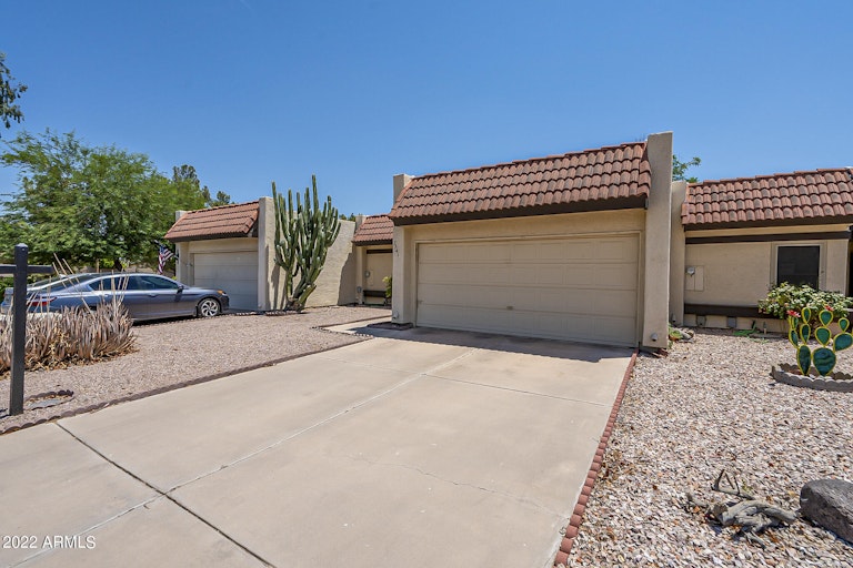 Photo 3 of 32 - 2541 E Wagoner Rd, Phoenix, AZ 85032