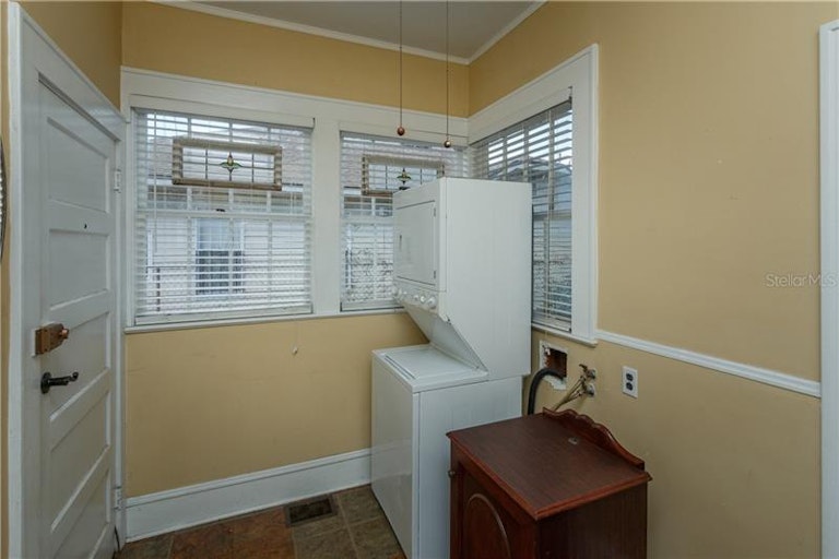 Photo 13 of 24 - 803 E 2nd St, Sanford, FL 32771