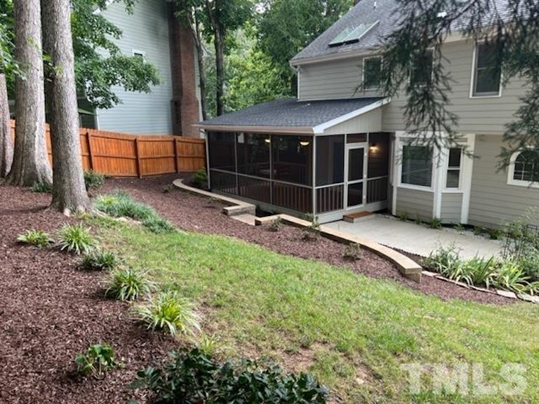Photo 16 of 17 - 7400 Tall Oaks Ct, Raleigh, NC 27613