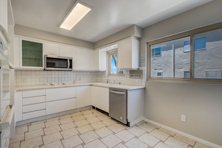 Photo 13 of 28 - 11260 Overland Ave #18D, Culver City, CA 90230