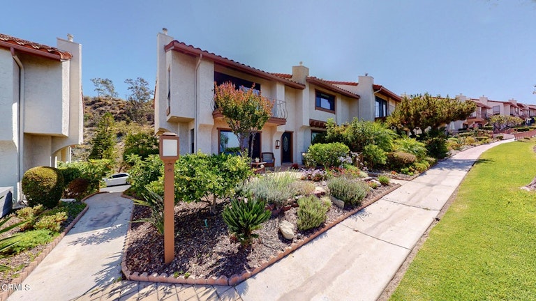 Photo 1 of 53 - 1743 Camino De Villas, Burbank, CA 91501