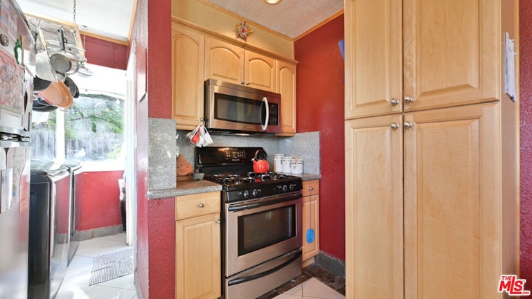 Photo 10 of 30 - 4000 Berenice Ave, Los Angeles, CA 90031