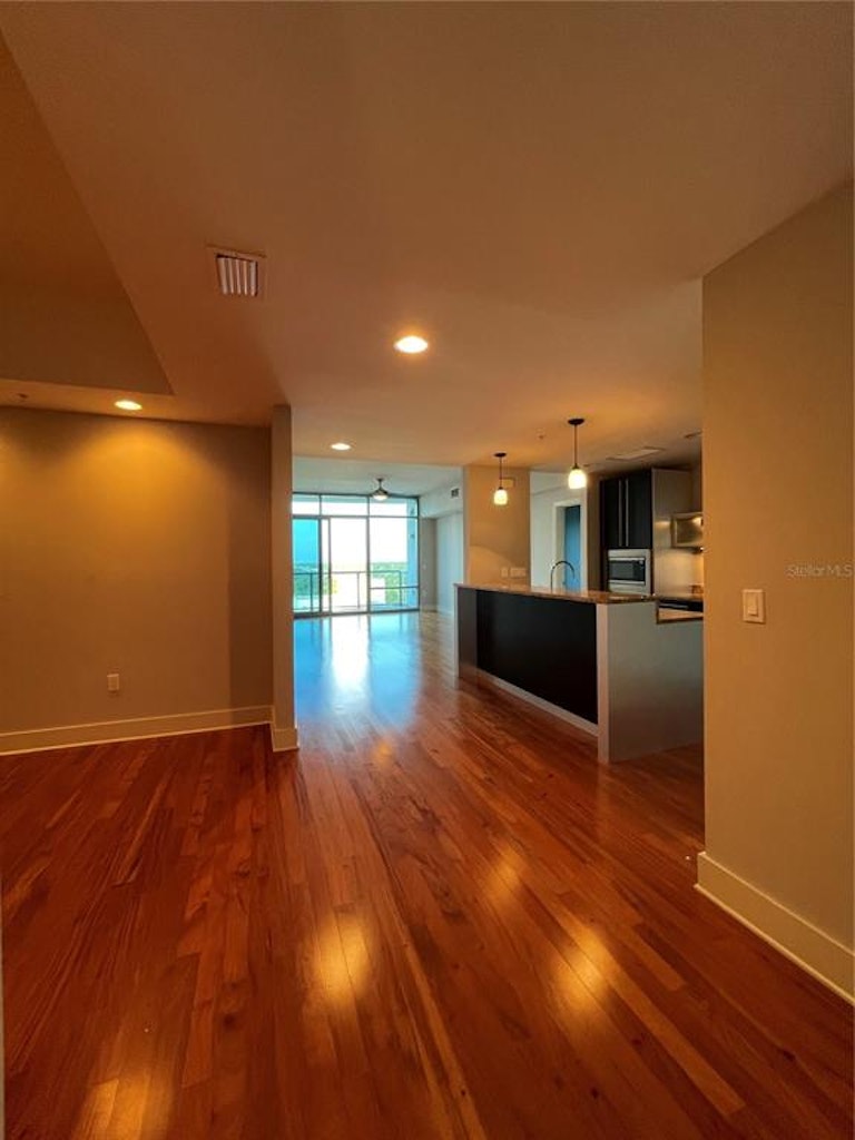 Photo 3 of 28 - 260 S Osceola Ave #1102, Orlando, FL 32801