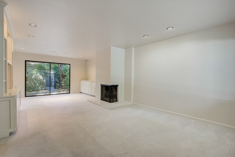 Photo 6 of 35 - 106 Hartnell Pl, Sacramento, CA 95825