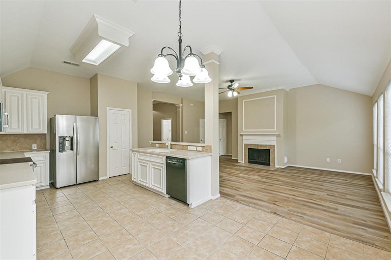 Photo 10 of 21 - 3715 Parkshire Dr, Pearland, TX 77584