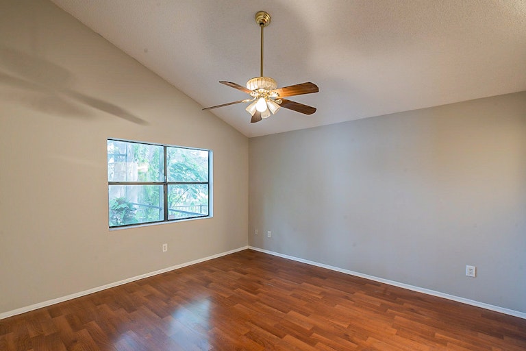 Photo 17 of 29 - 3009 Weymouth Ct, Apopka, FL 32703