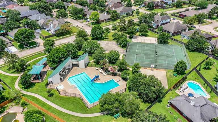 Photo 41 of 41 - 3111 Genessee Creek Ln, Friendswood, TX 77546
