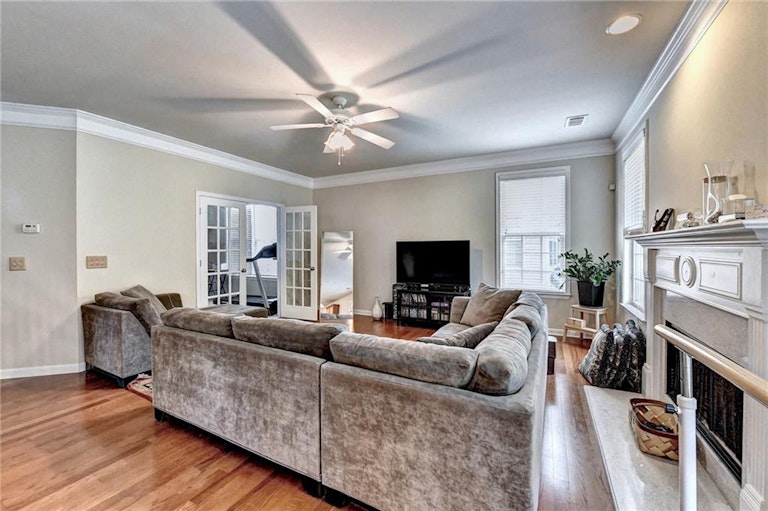 Photo 16 of 38 - 342 Rutlidge Park Ln, Suwanee, GA 30024