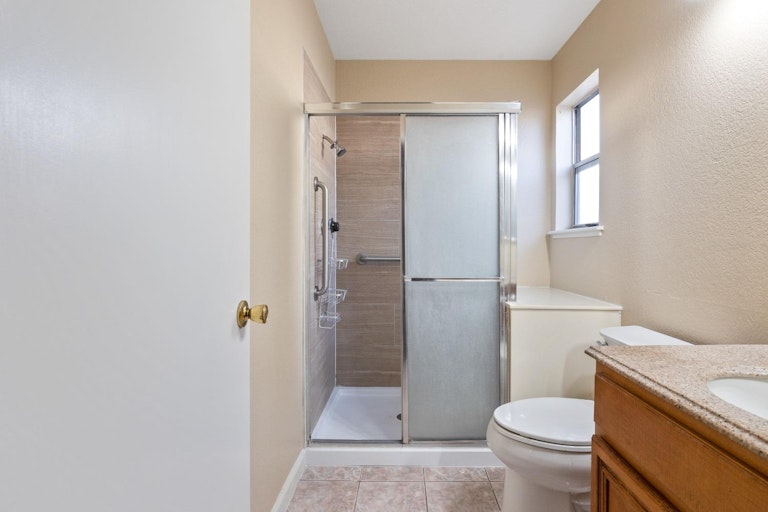 Photo 29 of 38 - 5030 Strasbourg Way, Sacramento, CA 95842