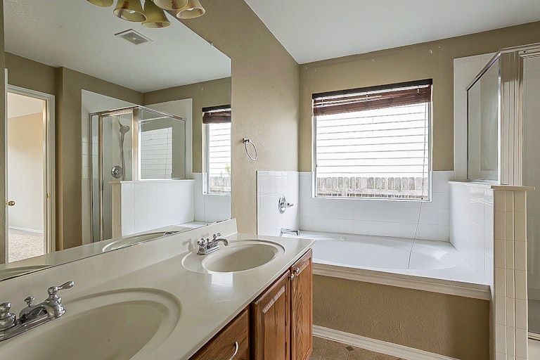 Photo 20 of 20 - 2327 Baxter Sta, San Antonio, TX 78245