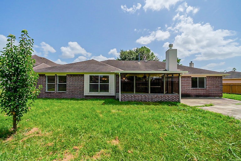 Photo 7 of 35 - 2731 Briarloch Ln, Houston, TX 77073