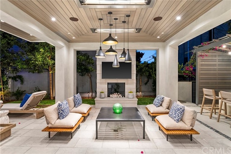 Photo 5 of 56 - 763 11th St, Manhattan Beach, CA 90266
