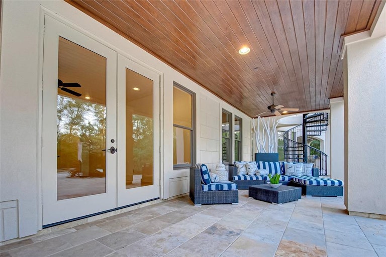 Photo 17 of 23 - 35 Grand Regency Cir, Spring, TX 77382