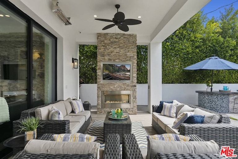Photo 12 of 53 - 10526 Ohio Ave, Los Angeles, CA 90024