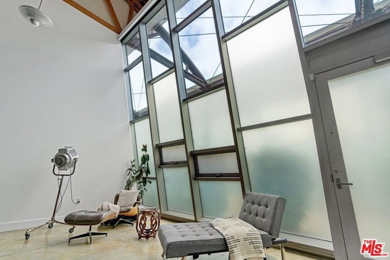 Photo 10 of 26 - 130 S Hewitt St #20, Los Angeles, CA 90012