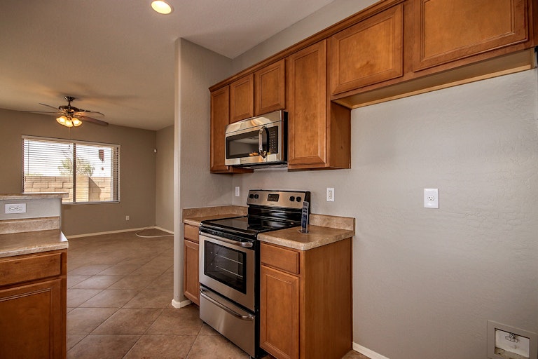 Photo 2 of 20 - 7412 W Wolf St, Phoenix, AZ 85033