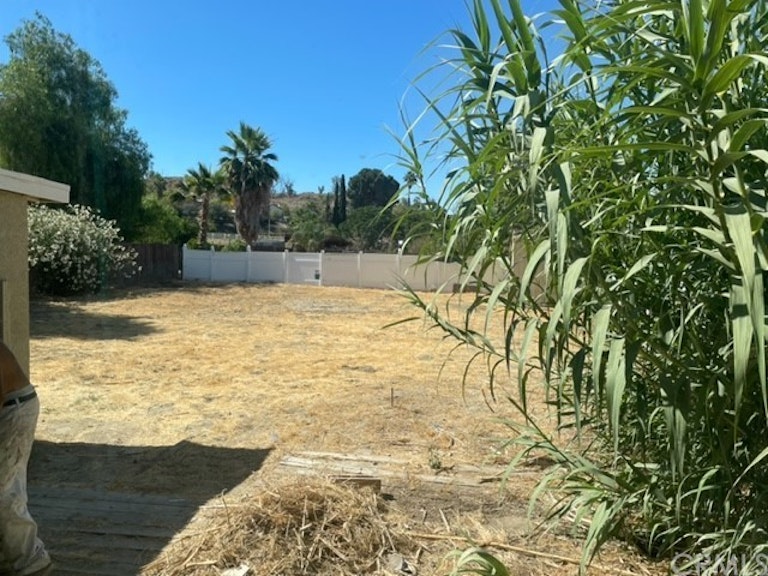Photo 24 of 24 - 620 E Washington Ave, San Jacinto, CA 92583