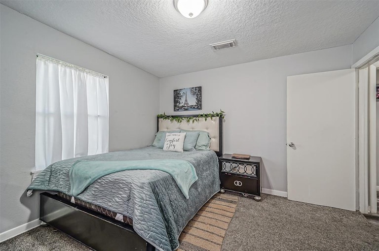 Photo 18 of 20 - 2401 Estate Dr, Deer Park, TX 77536