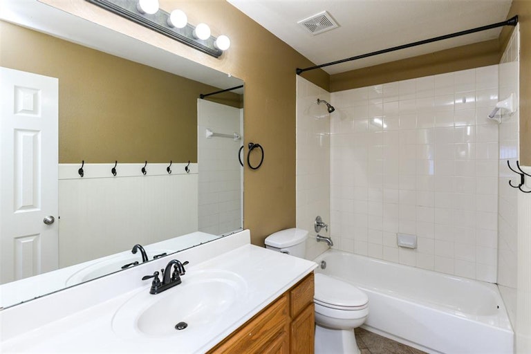 Photo 24 of 35 - 3816 Travis Blvd, Mansfield, TX 76063