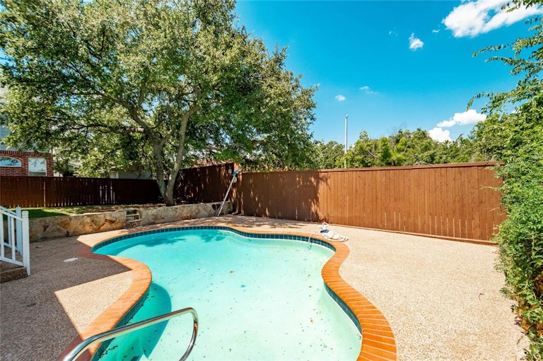 Photo 36 of 36 - 2314 Balleybrooke Dr, Lewisville, TX 75077