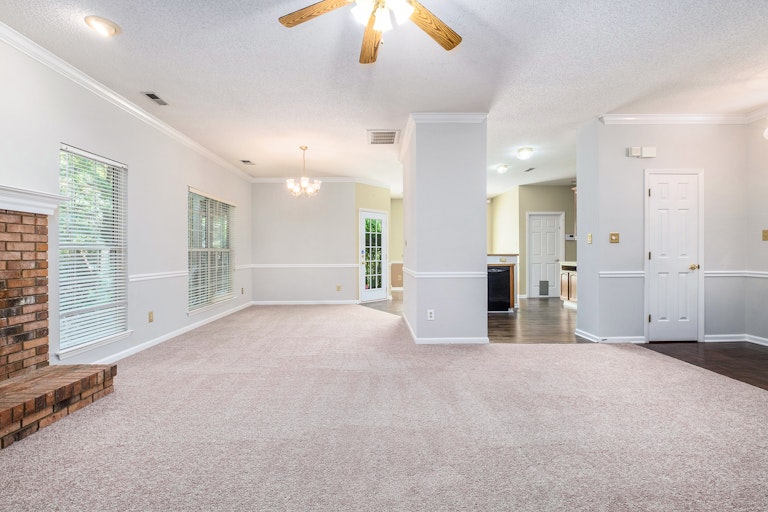 Photo 9 of 17 - 8436 Woodford Bridge Dr, Charlotte, NC 28216