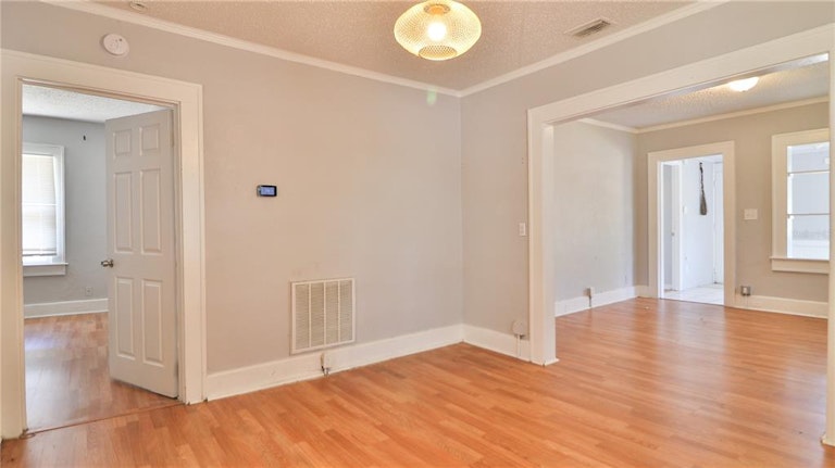 Photo 11 of 28 - 2006 23rd St S, Saint Petersburg, FL 33712
