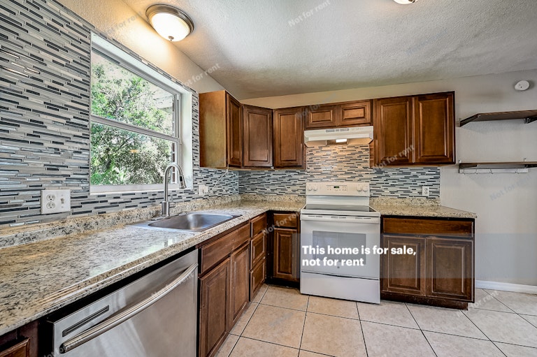 Photo 19 of 27 - 3503 Rogero Rd, Jacksonville, FL 32277