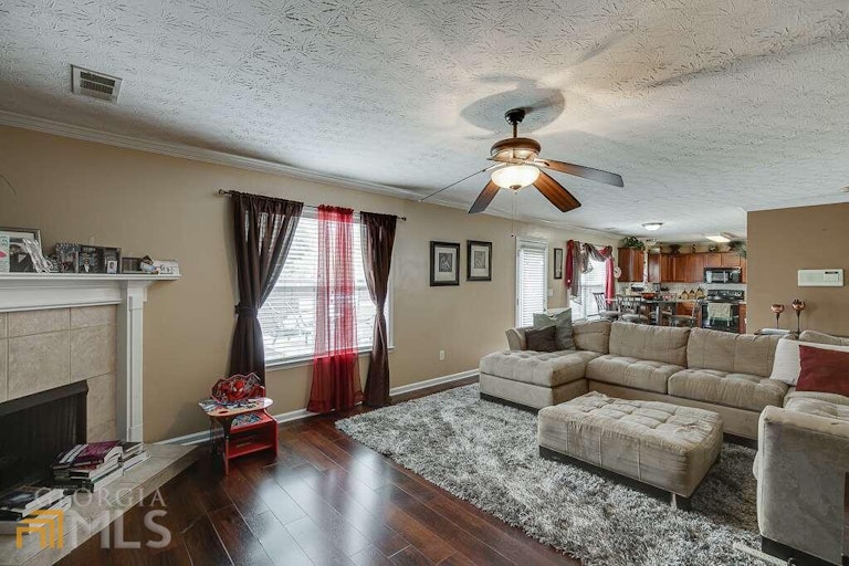 Photo 17 of 41 - 3248 Meadow Point Dr, Snellville, GA 30039