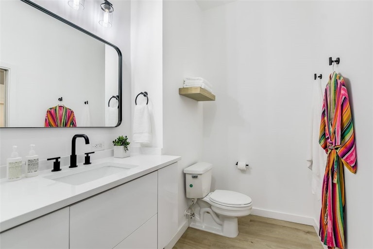 Photo 17 of 28 - 507 Sabine St #303, Austin, TX 78701