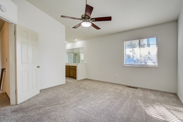 Photo 9 of 36 - 1708 Branchwood Cir, Modesto, CA 95355