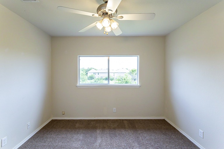 Photo 17 of 22 - 6214 Heathers Cv, San Antonio, TX 78227
