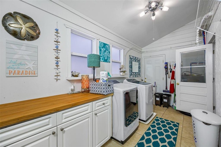Photo 24 of 39 - 4713 Bullock Ct, Tampa, FL 33624