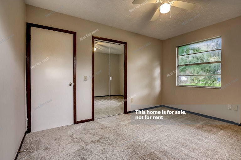 Photo 16 of 43 - 6215 Ogden Rd, Jacksonville, FL 32216