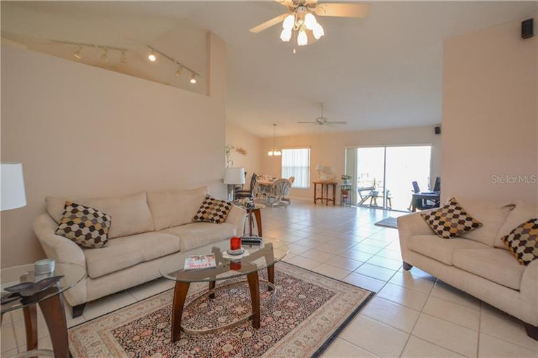 Photo 8 of 25 - 5858 Breakwater Dr, Winter Haven, FL 33884
