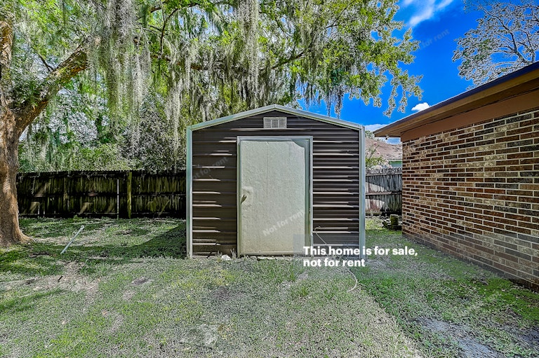 Photo 15 of 38 - 6382 Johnnie Cir W, Jacksonville, FL 32244